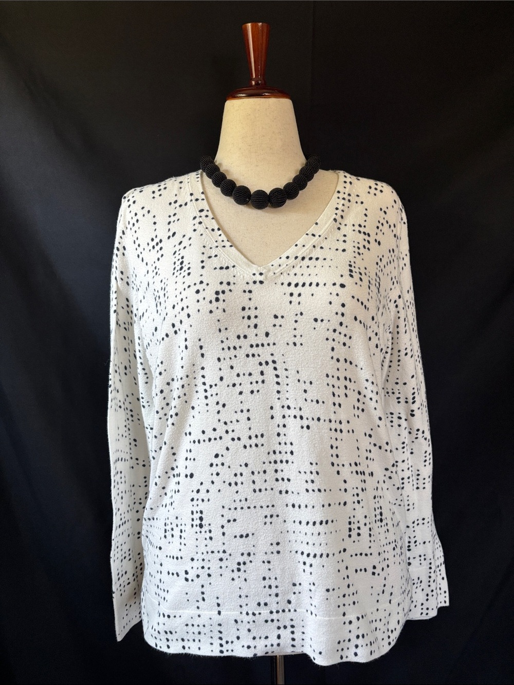 Ann Taylor White V-Neck Sweater with Black Dot Print